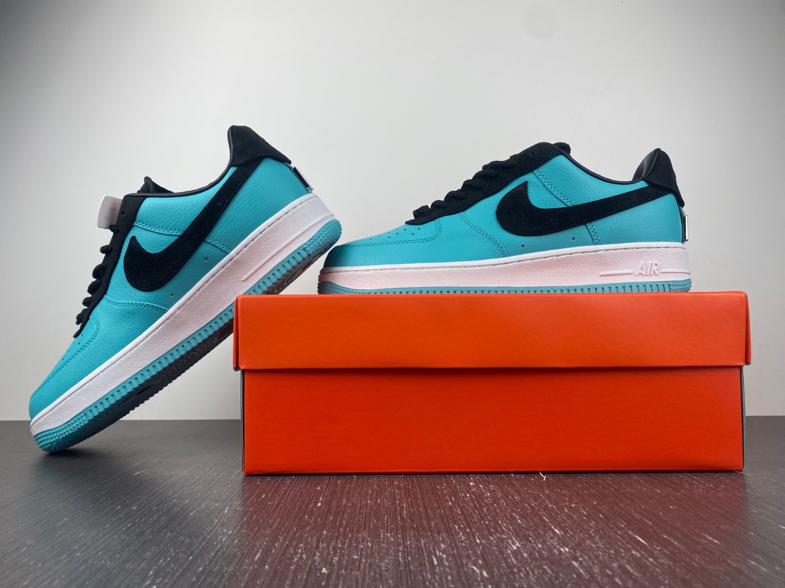 Tiffany & Co. x Nike Air Force 1 Friends and Family