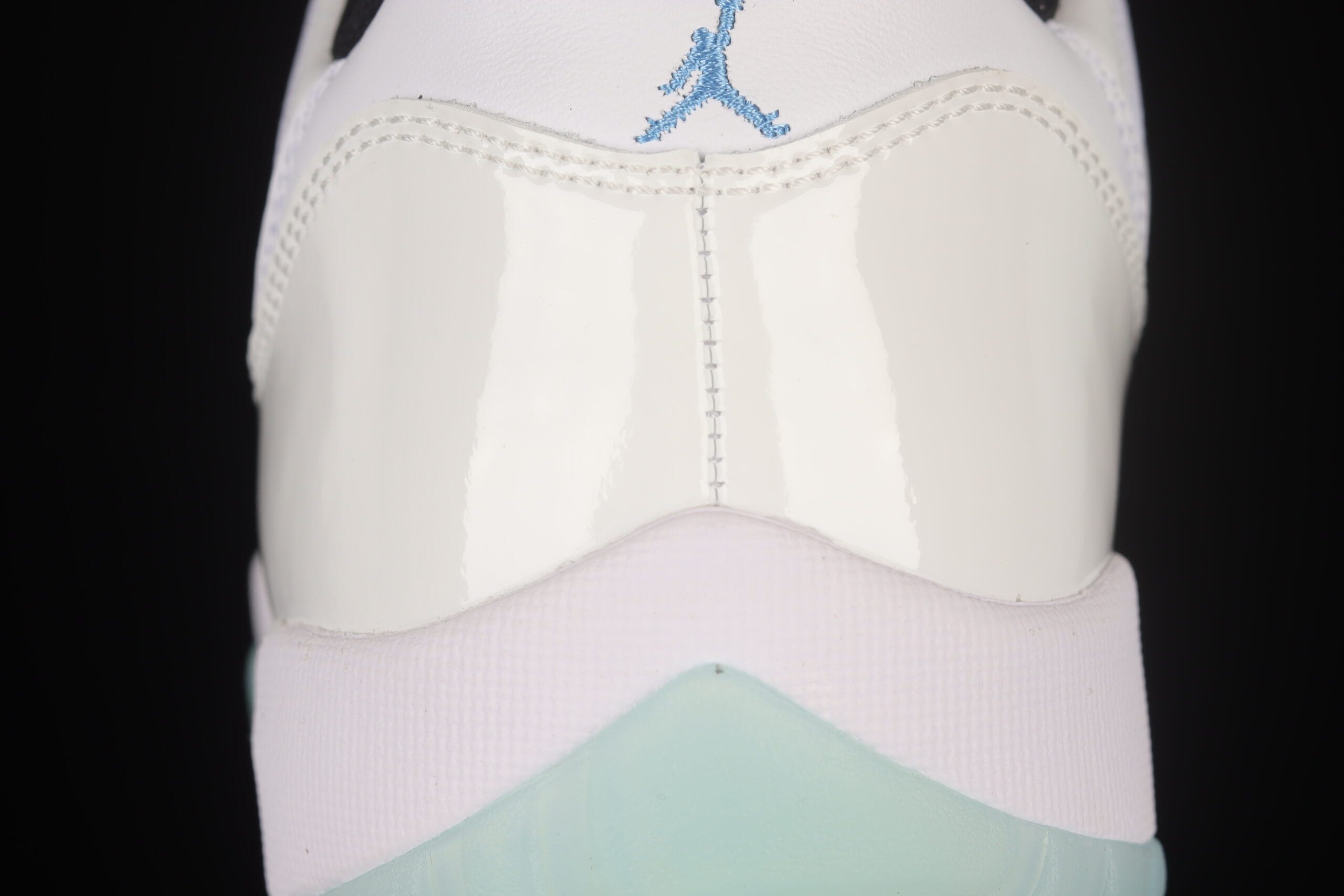 Air Jordan 11 Retro Low Legend Blue