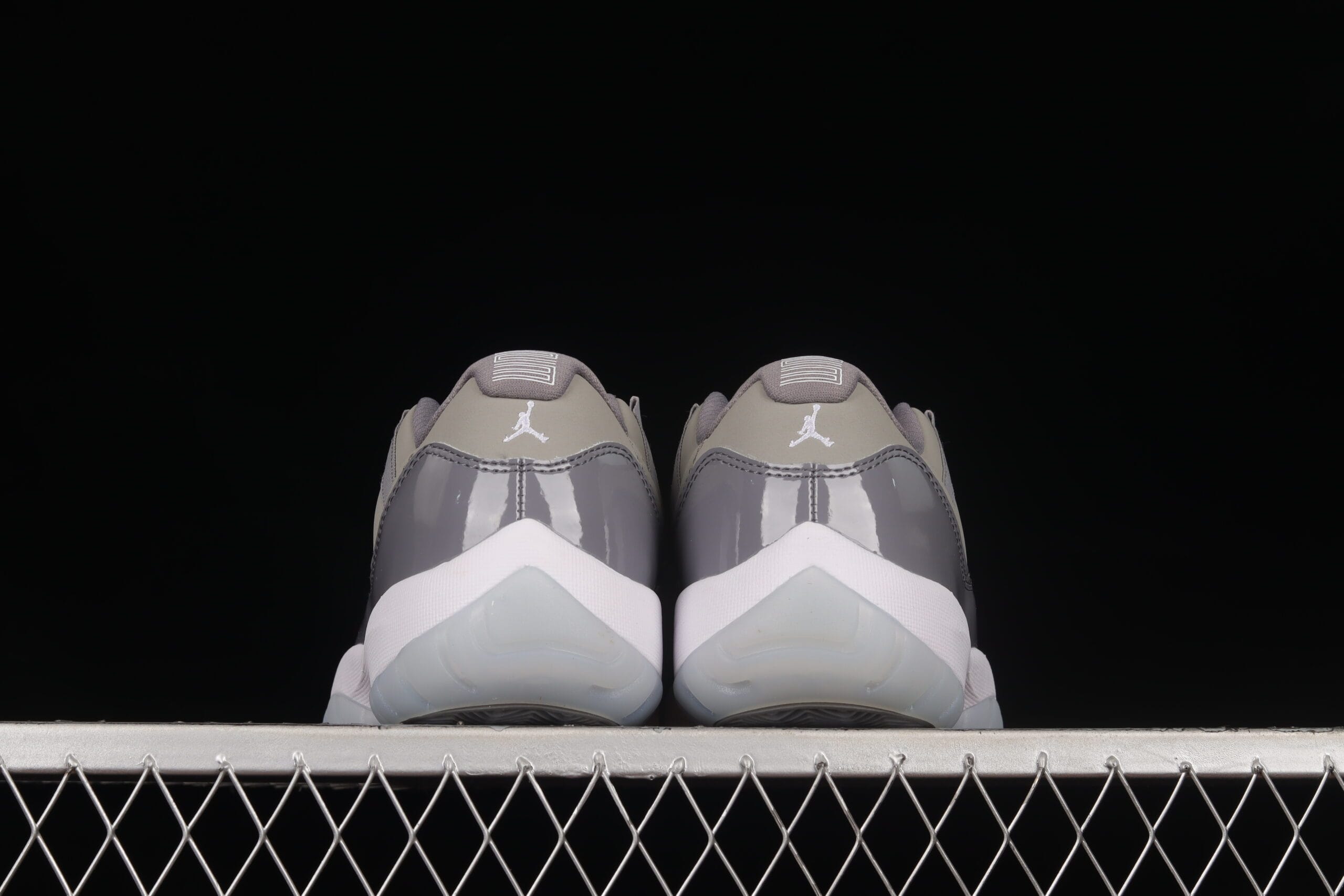 Jordan 11 Retro Low, Cool Grey