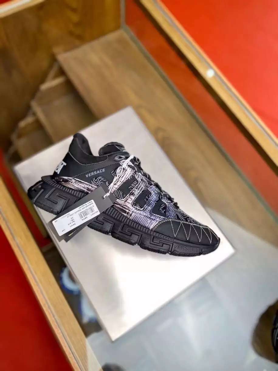 VERSACE WOMEN’S BLACK TRIGRECA SNEAKERS – VSS021