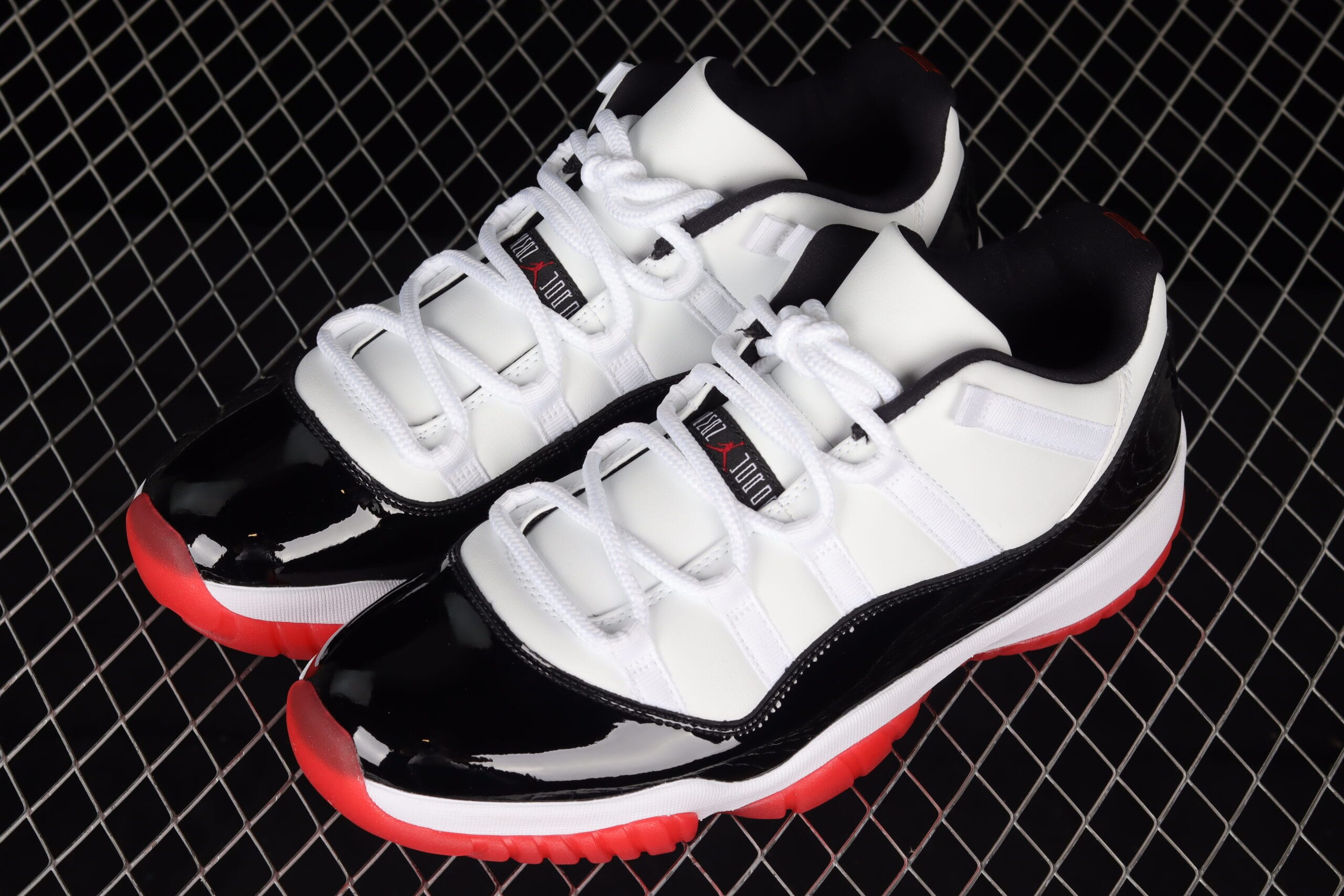 Jordan 11 Retro Low, Concord Bred