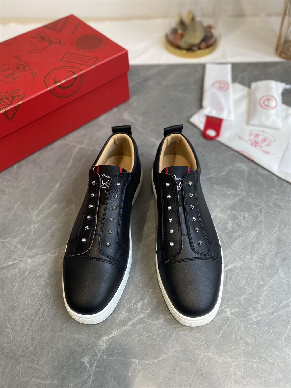 CHRISTIAN LOUBOUTIN F.A.V FIQUE A VONTADE – CLS035