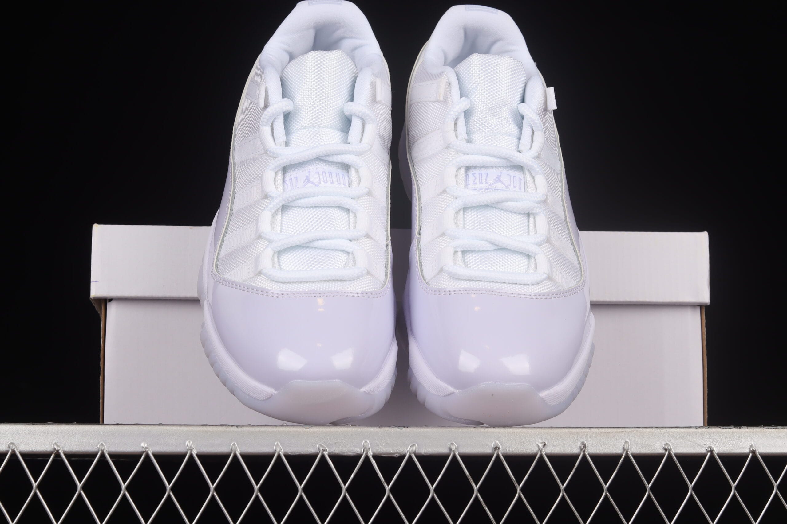 Jordan 11 Retro Low, Pure Violet