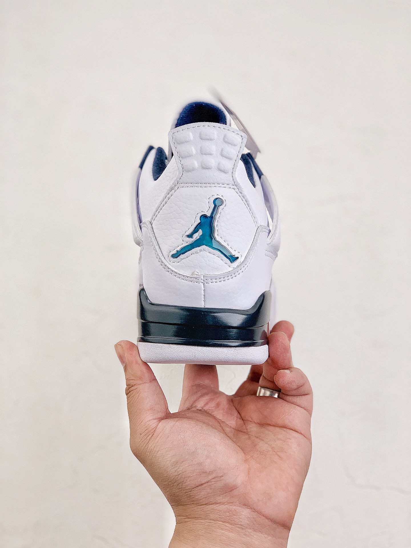 Jordan 4 Retro Columbia