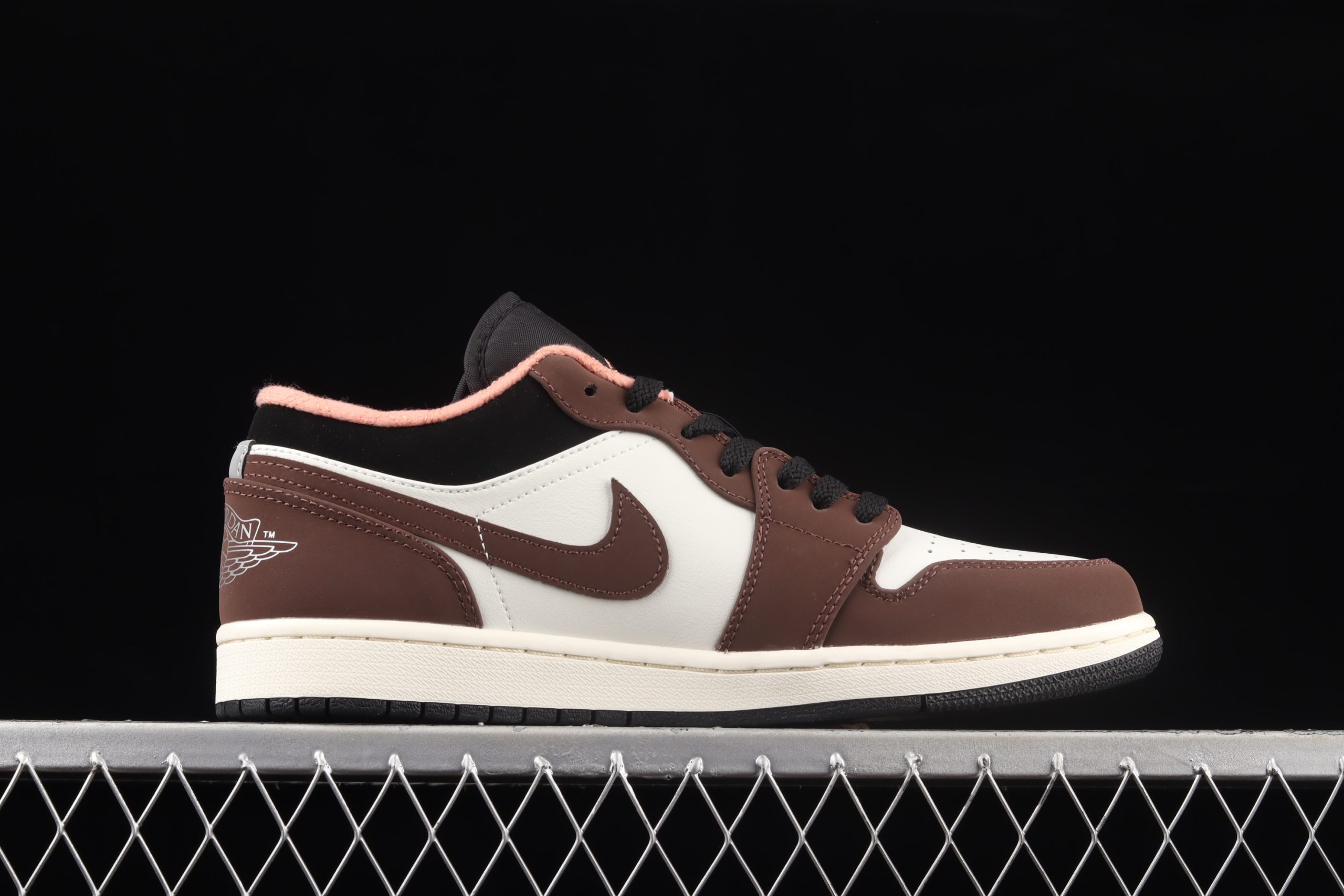 Jordan 1 Low Mocha
