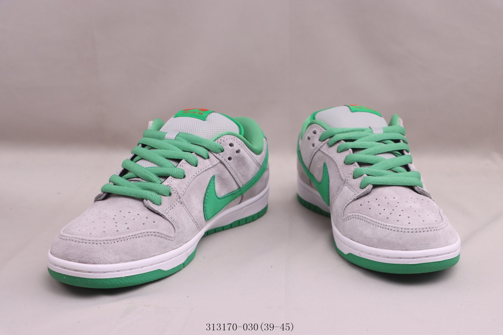Nike SB Dunk Low Medusa