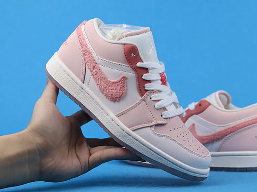 Jordan 1 Low SE Mighty Swooshers Pink