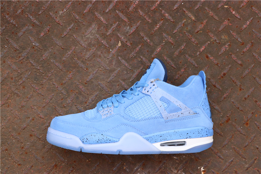 Air Jordan 4 Retro UNC PE