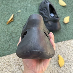 Adidas Yeezy Foam RNNR Onyx