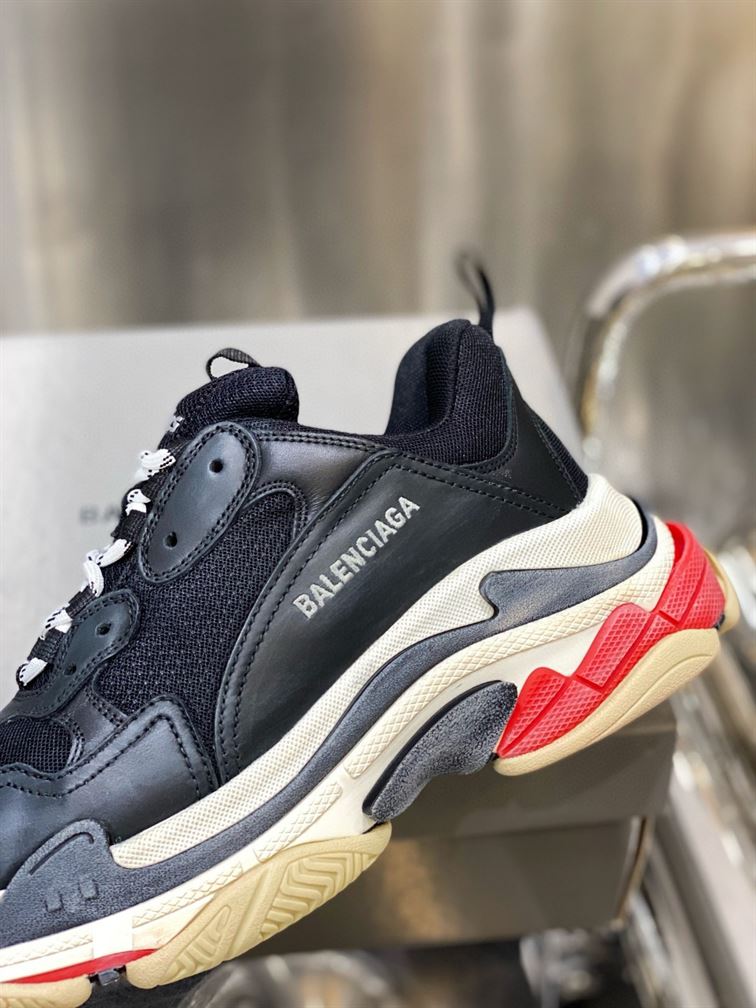 BALENCIAGA TRIPLE S SNEAKERS – BLA009