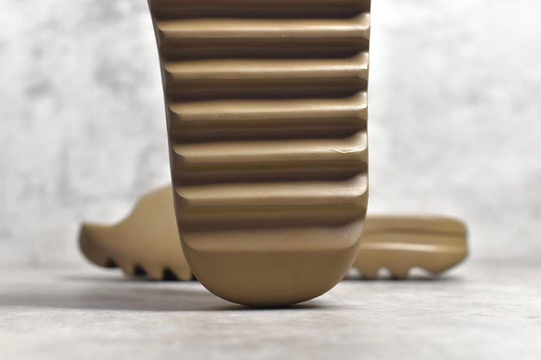 Yeezy Slide Earth Brown