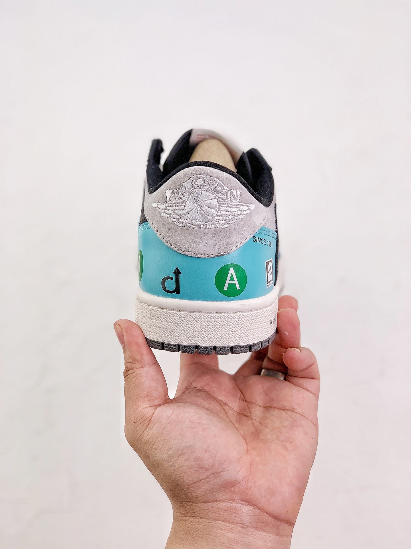 Jordan 1 Low Russian Travis Scott