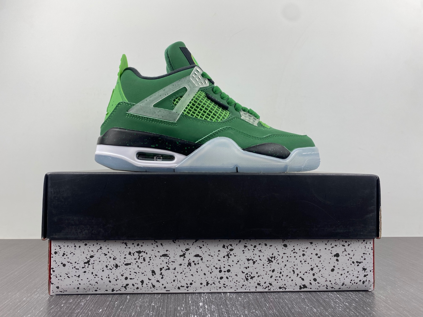 Air Jordan 4 Retro Wahlburgers