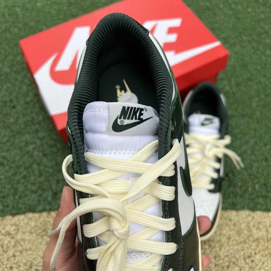 Nike Dunk Low Vintage Green