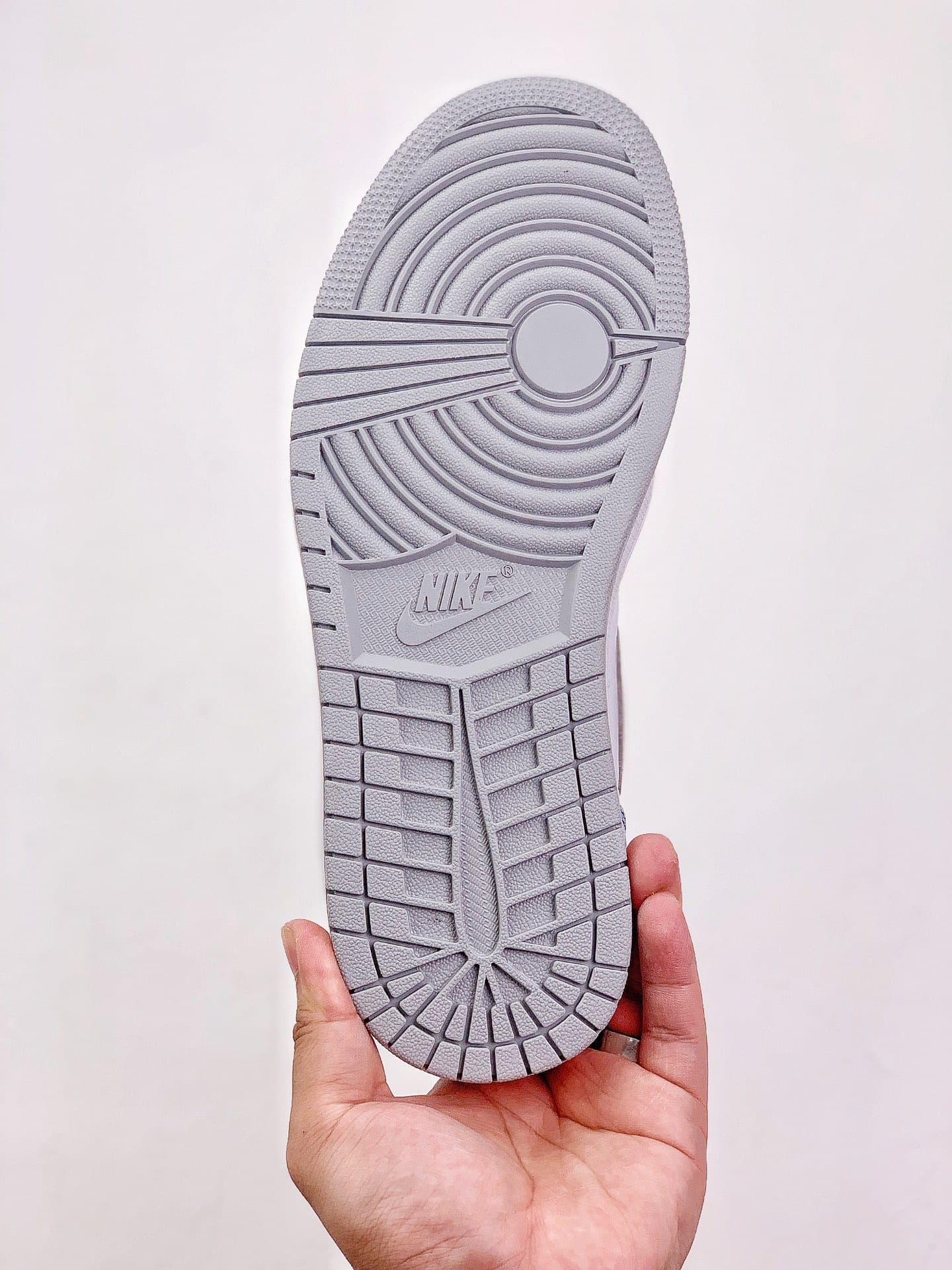 Air Jordan 1 Retro High OG Hyper Royal