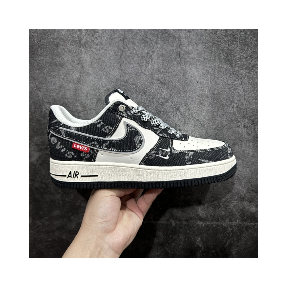 Nike Air Force 1 Low 07 x Levi's white