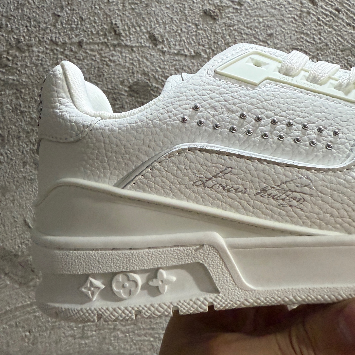 Louis Vuitton LOUIS VUITTON Trainer 2025 Early Spring Men's Series Cowhide Leather Round Toe Lace-up Low-top Sneakers Men's White