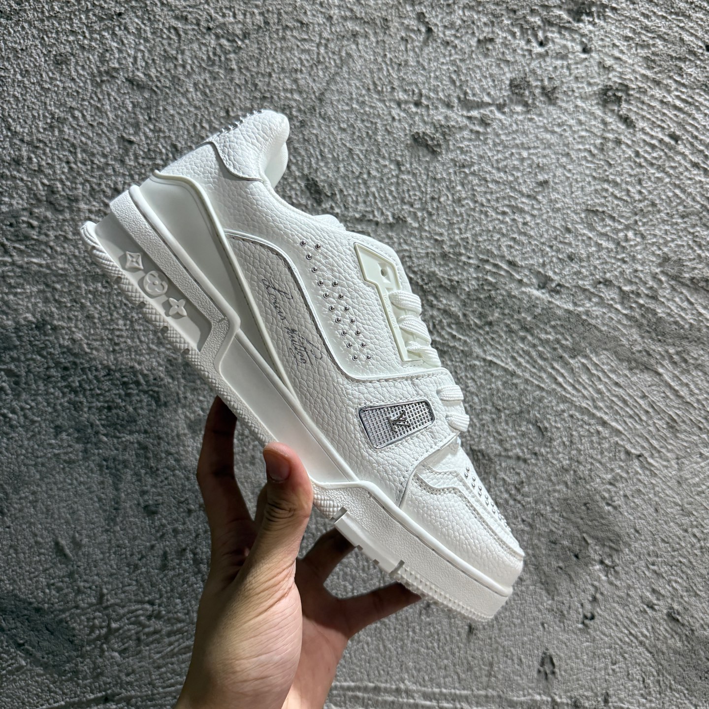 Louis Vuitton LOUIS VUITTON Trainer 2025 Early Spring Men's Series Cowhide Leather Round Toe Lace-up Low-top Sneakers Men's White