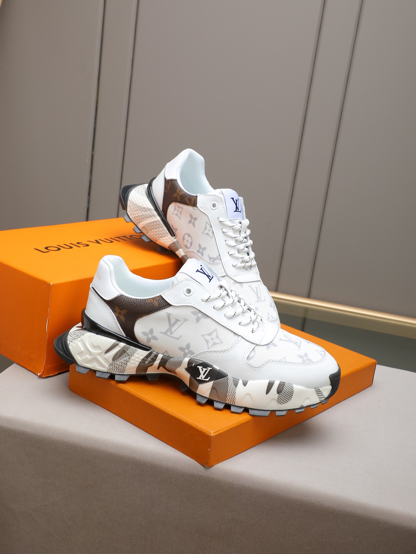 New LV casual sneakers