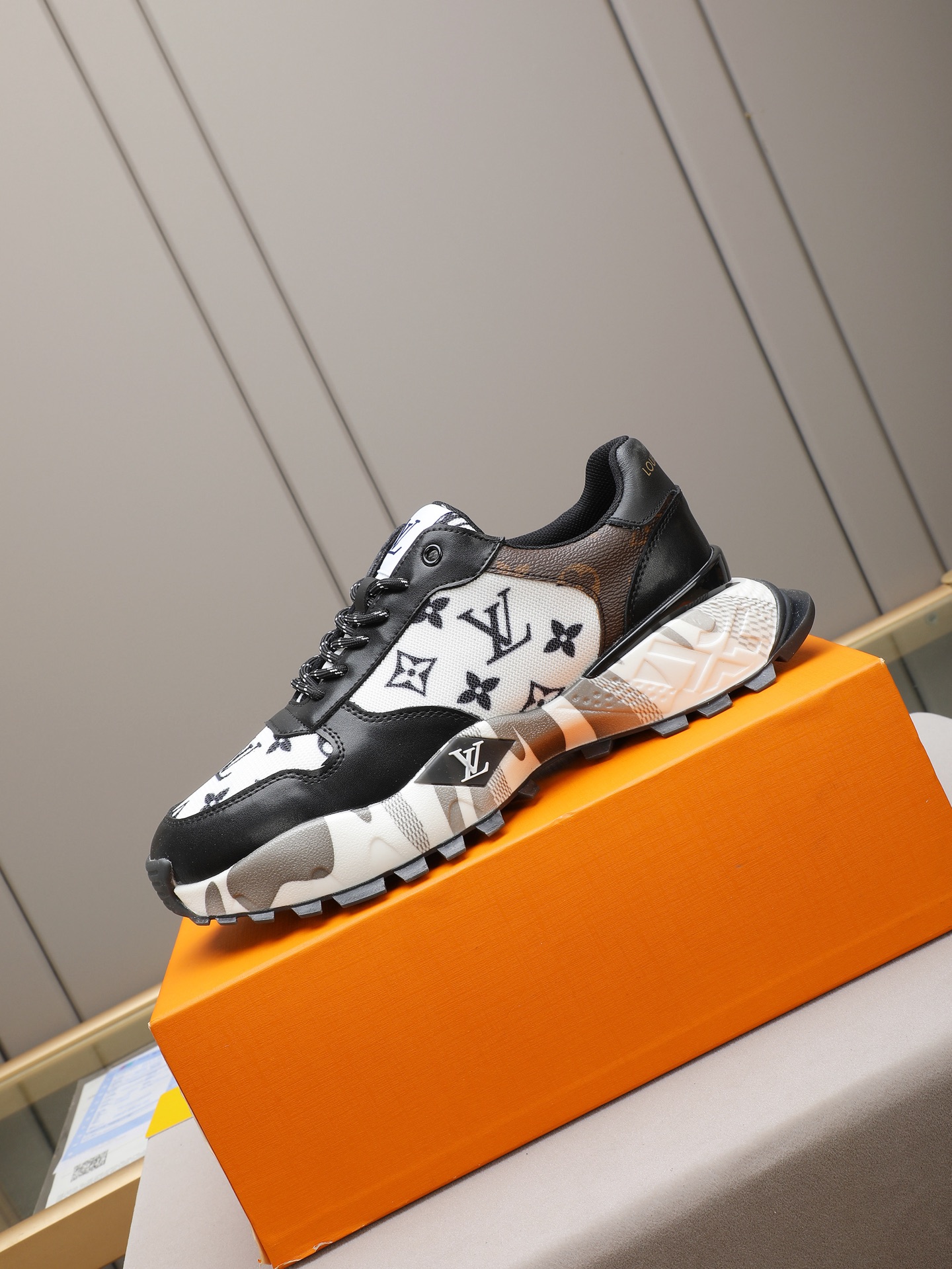 New LV casual sneakers