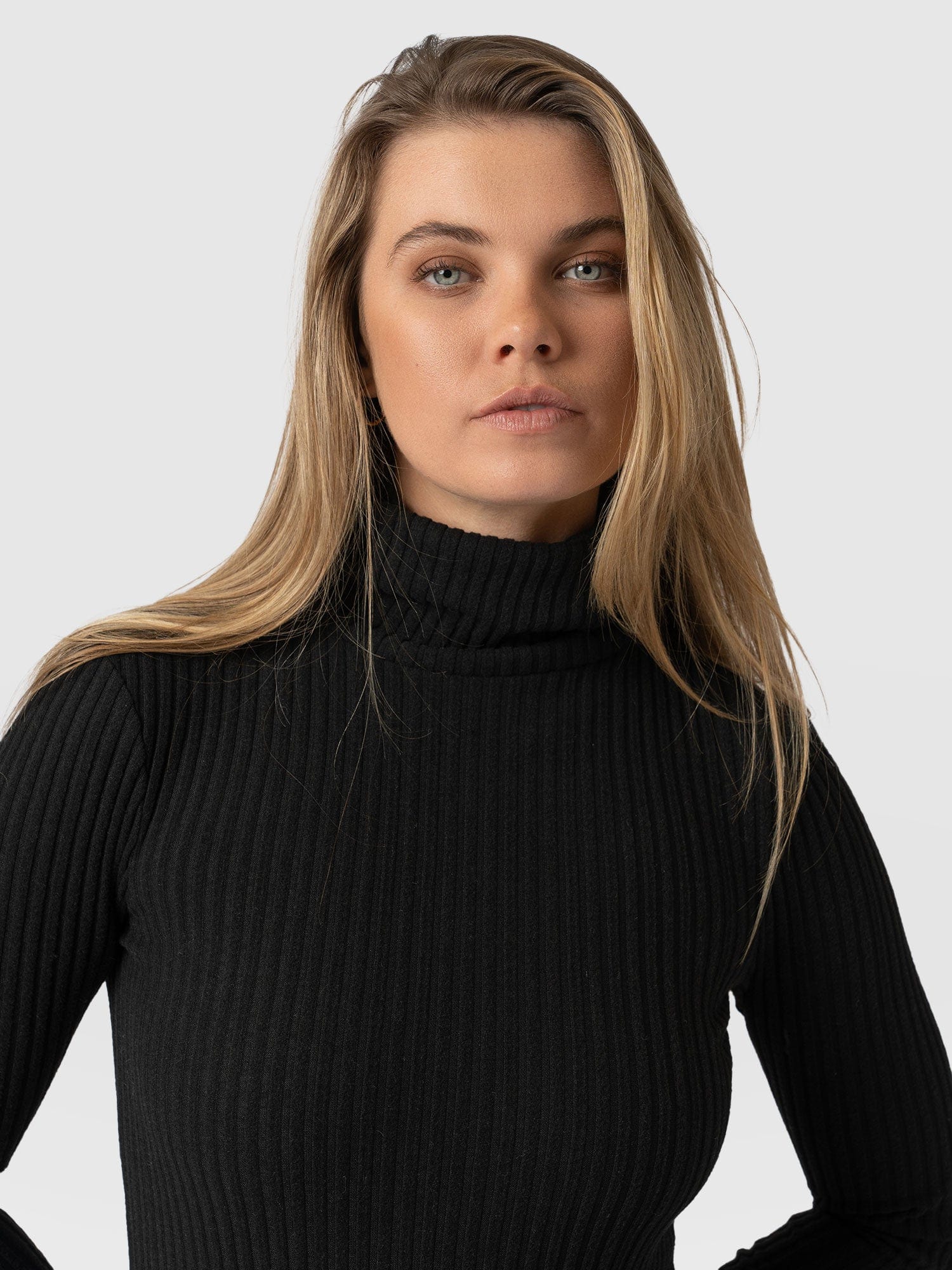 Tempest Turtle Neck - Black