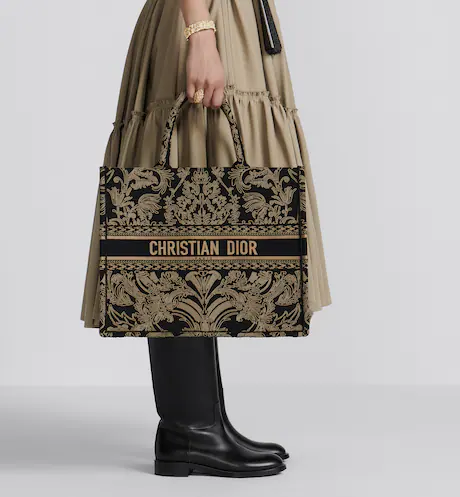 LARGE DIOR BOOK TOTE Black and White  (42 x 35 x 18.5 cm)