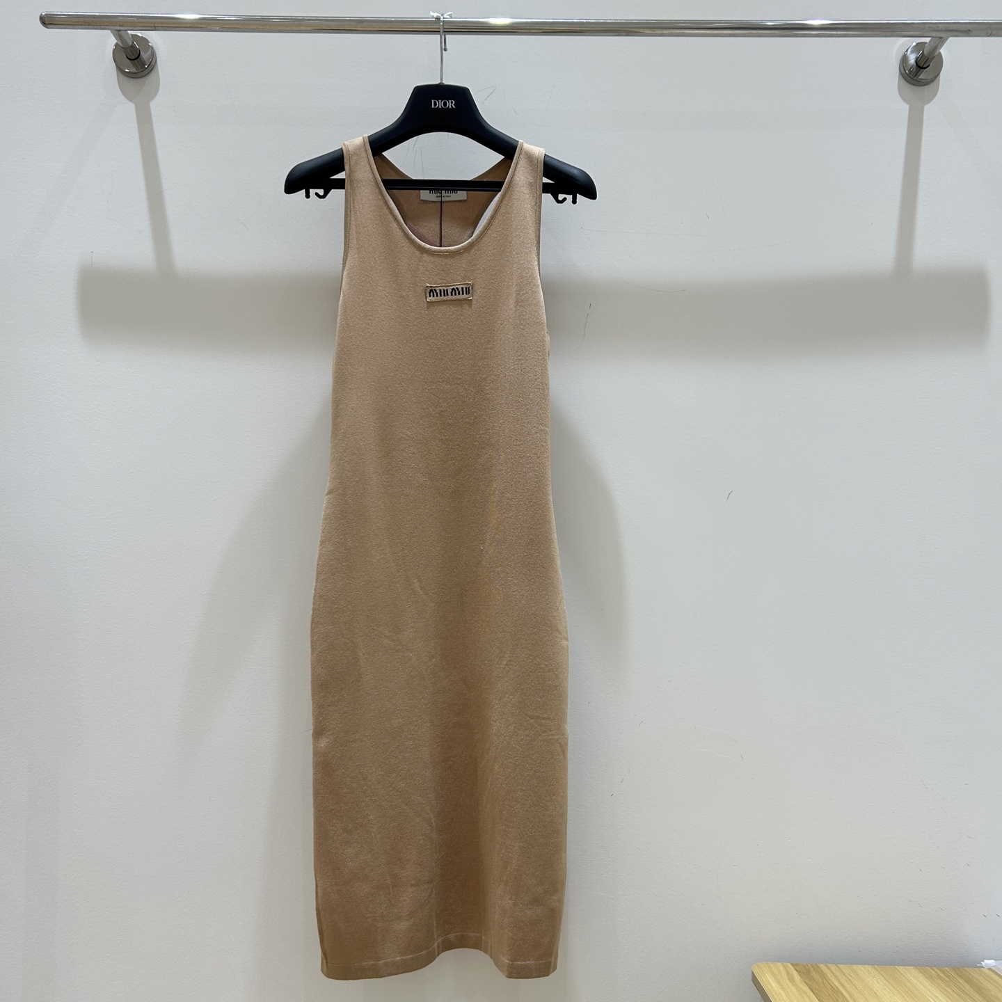 MIUMIU 2025ss A sleeveless, form-fitting knitted vest dress with letter logos on the chest