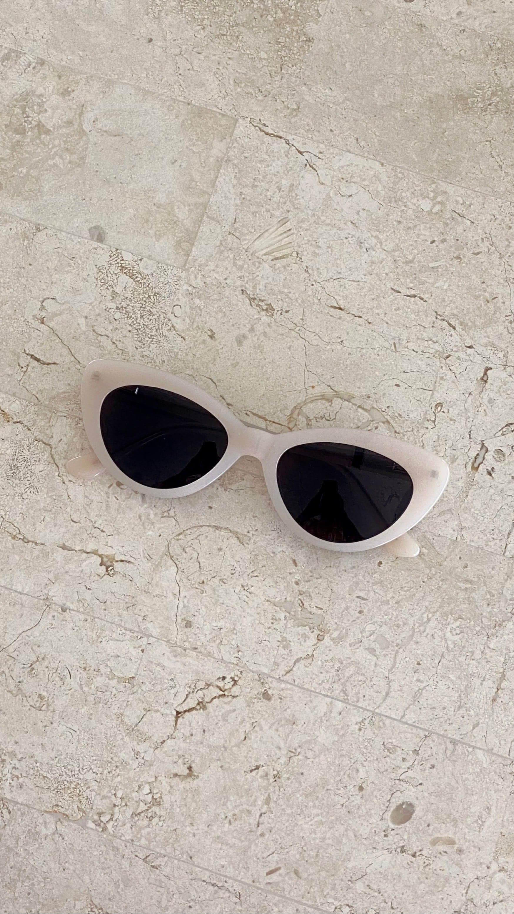 Kikodress - Ochre Lane Isla Sunglasses - Nude