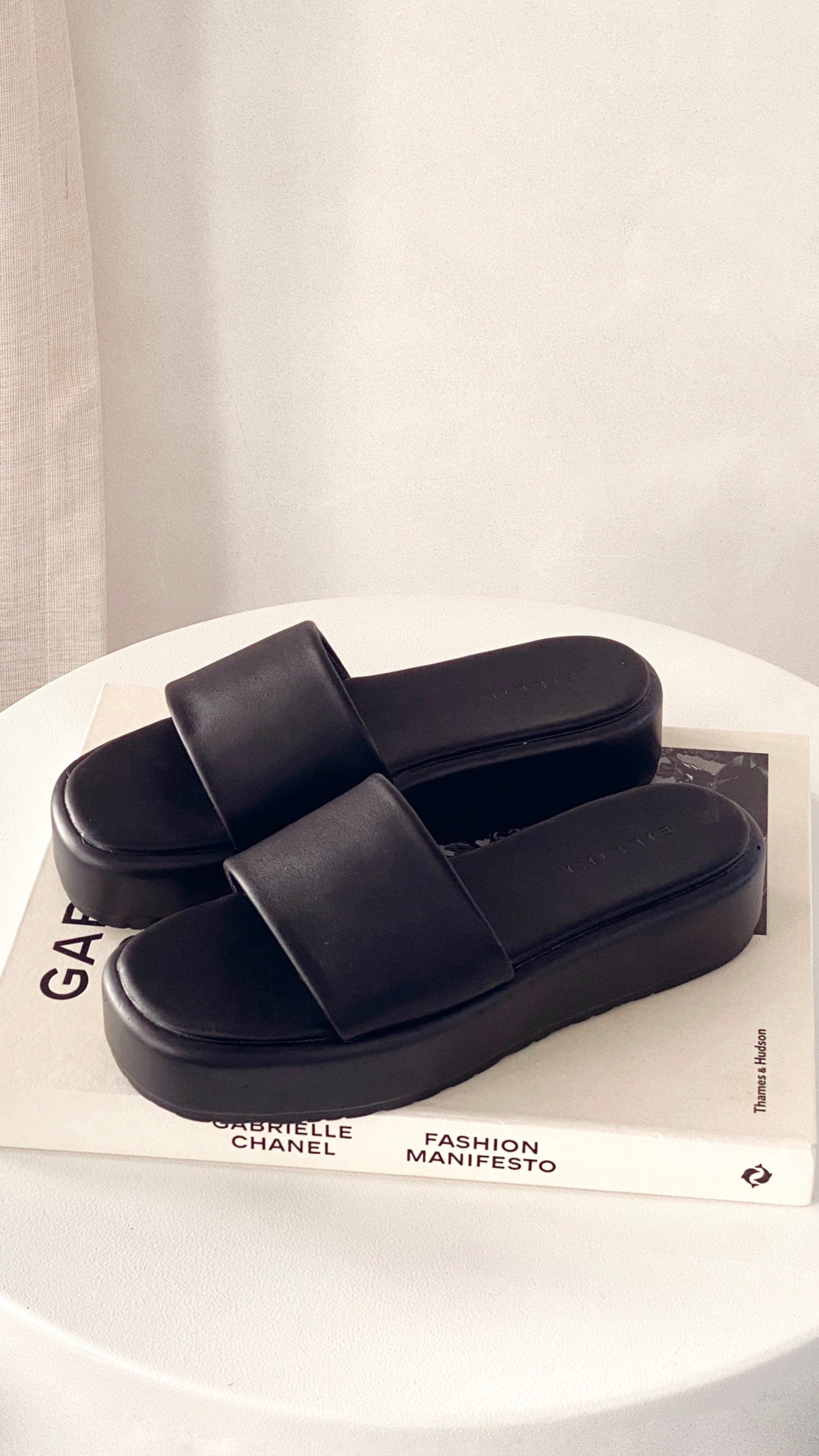 Kikodress - Karlo Slide - Black