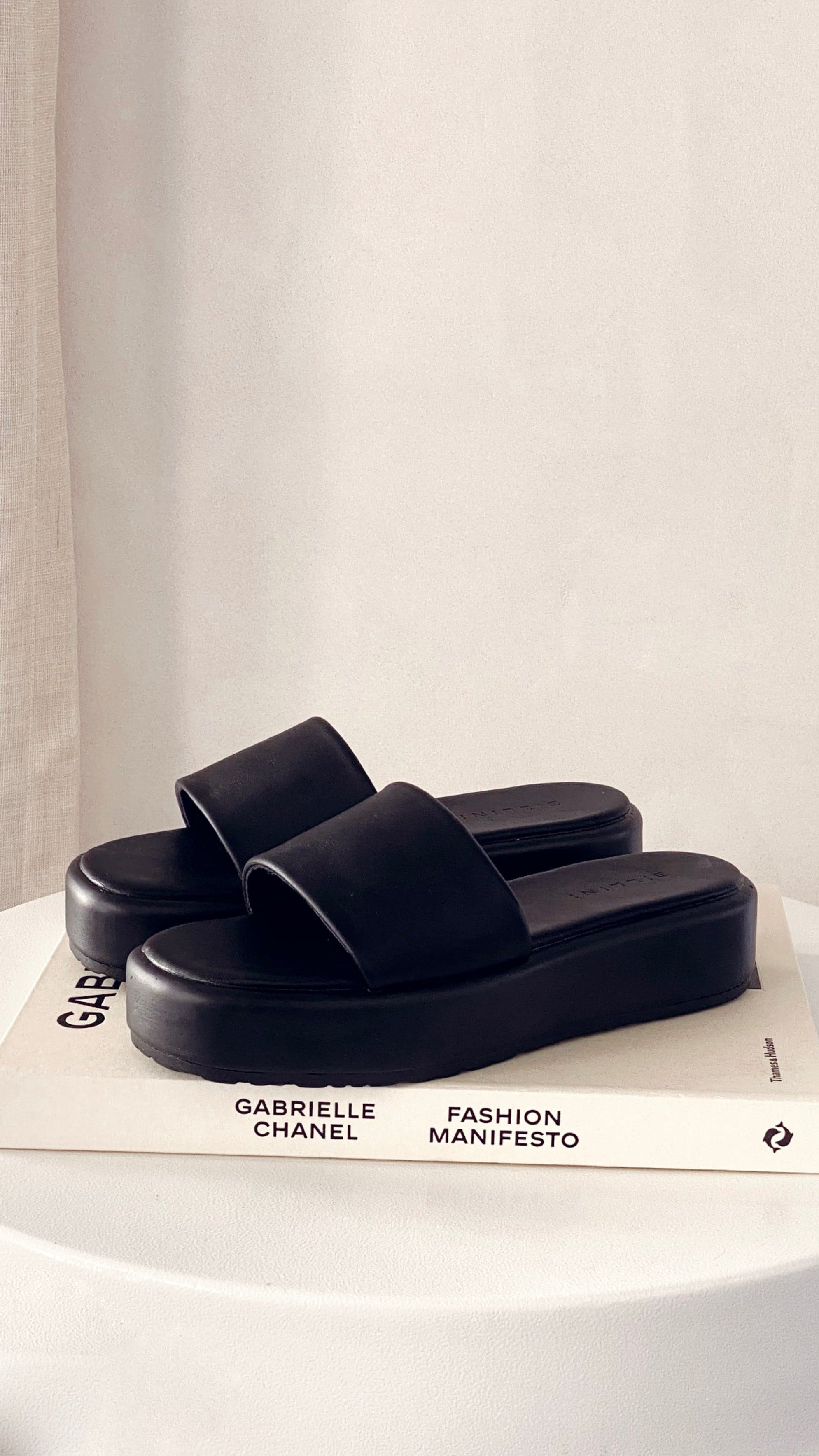 Kikodress - Karlo Slide - Black