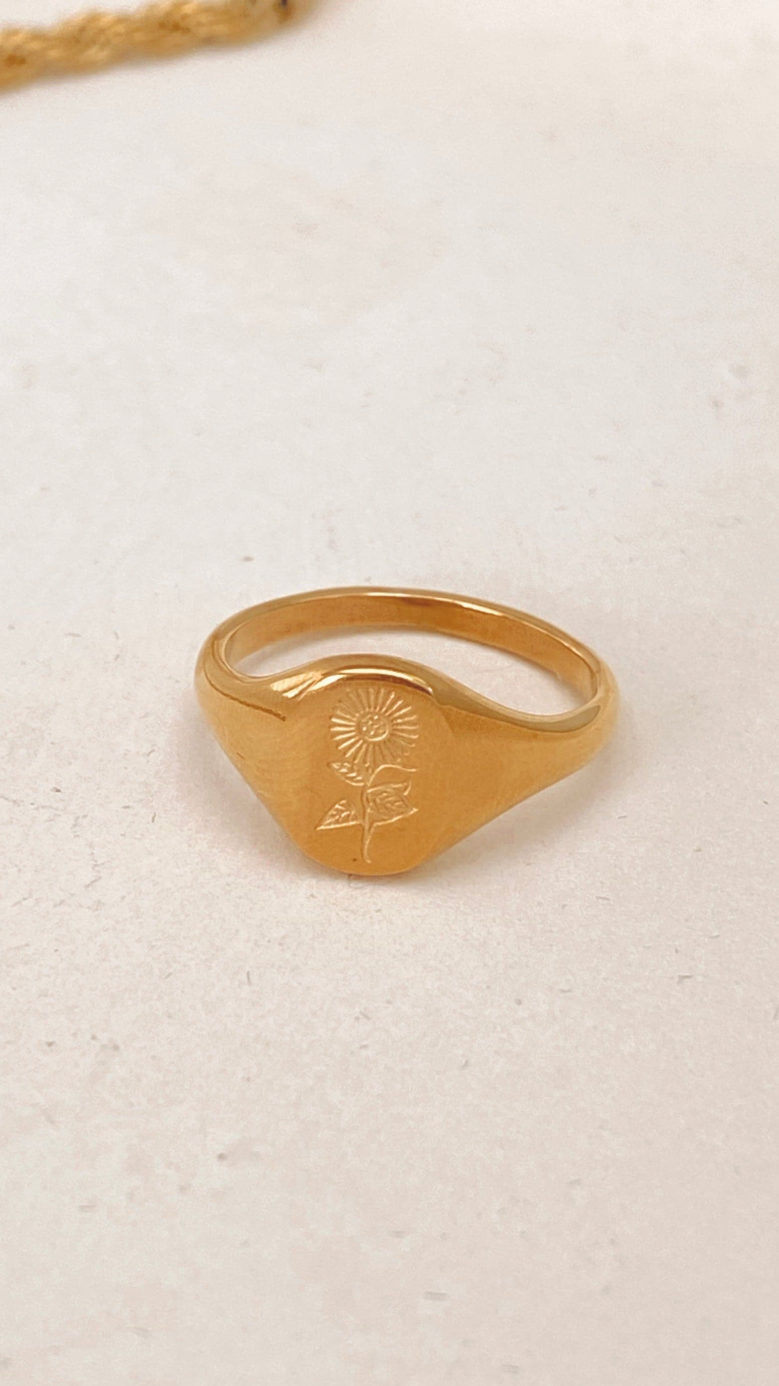 Kikodress - Sunflower Signet Ring - Gold
