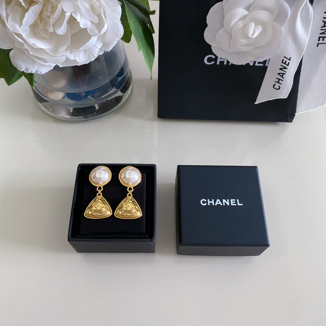 Chanel Earring