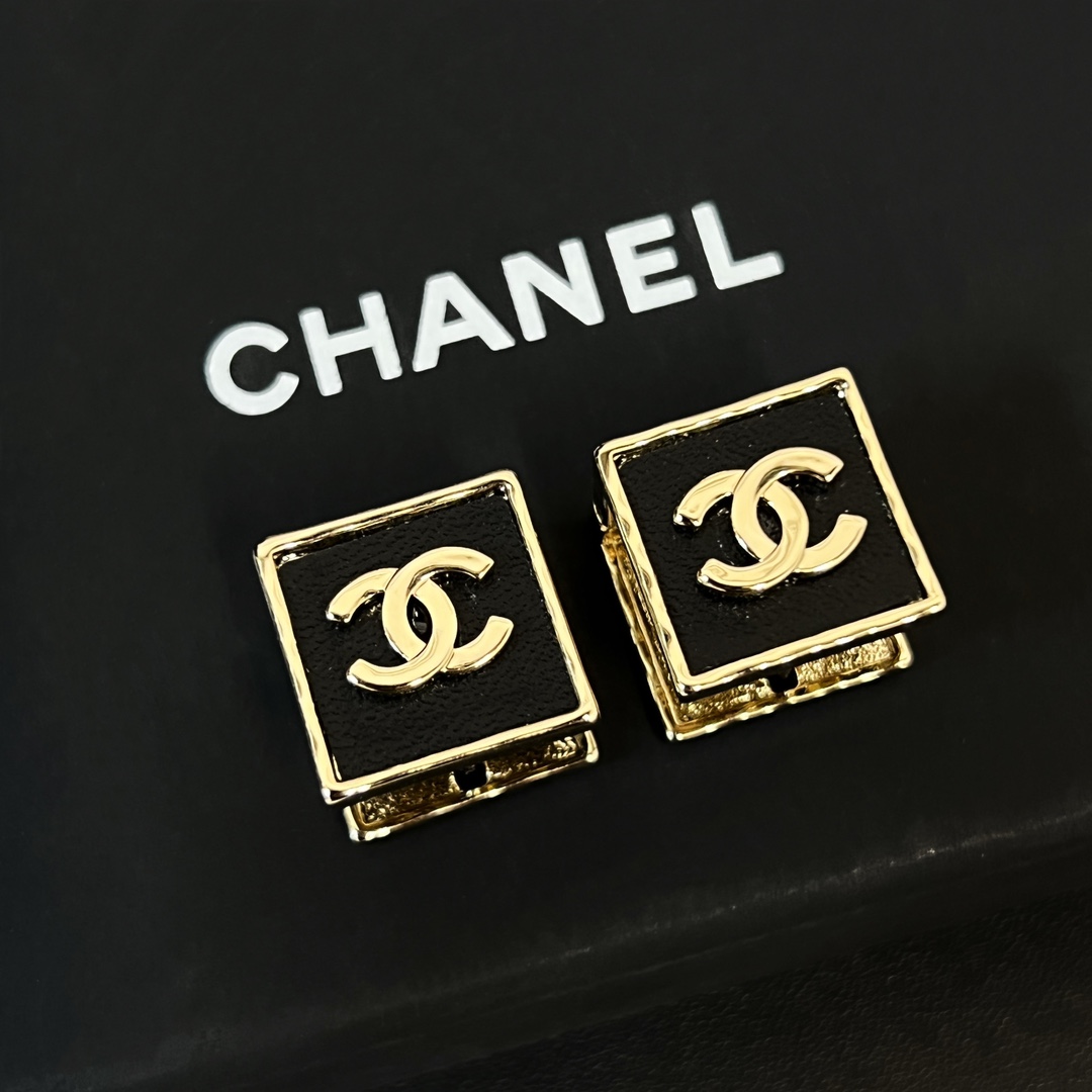 Chanel Earring