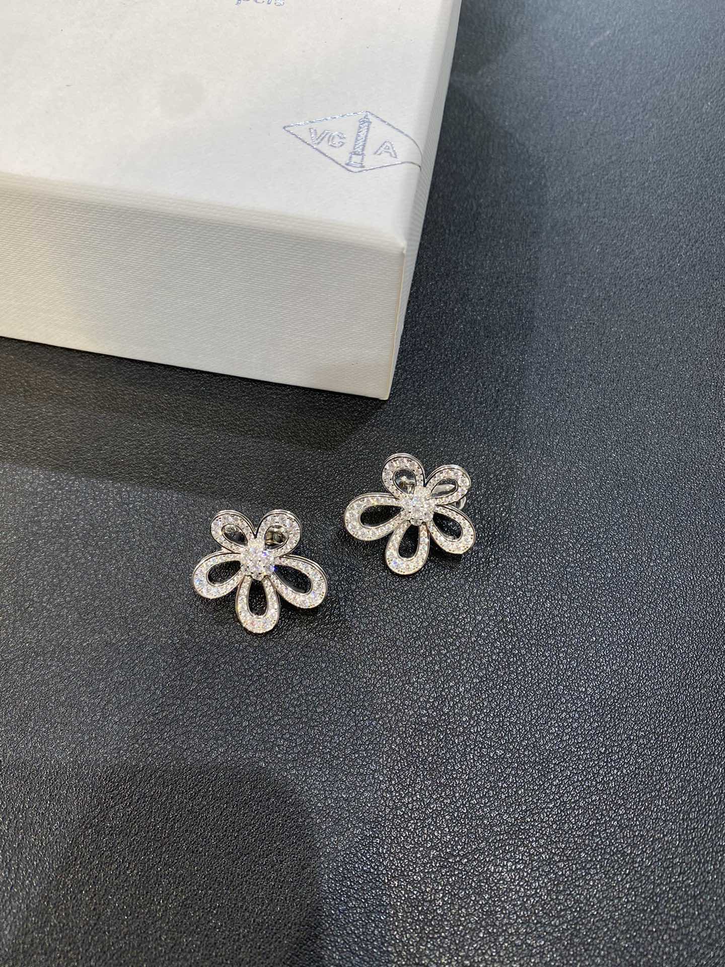 VCA Floweace Earrings