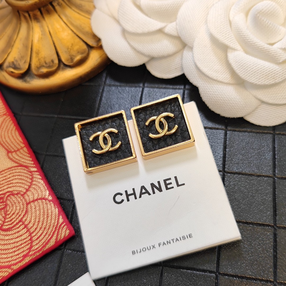 Chanel Earring