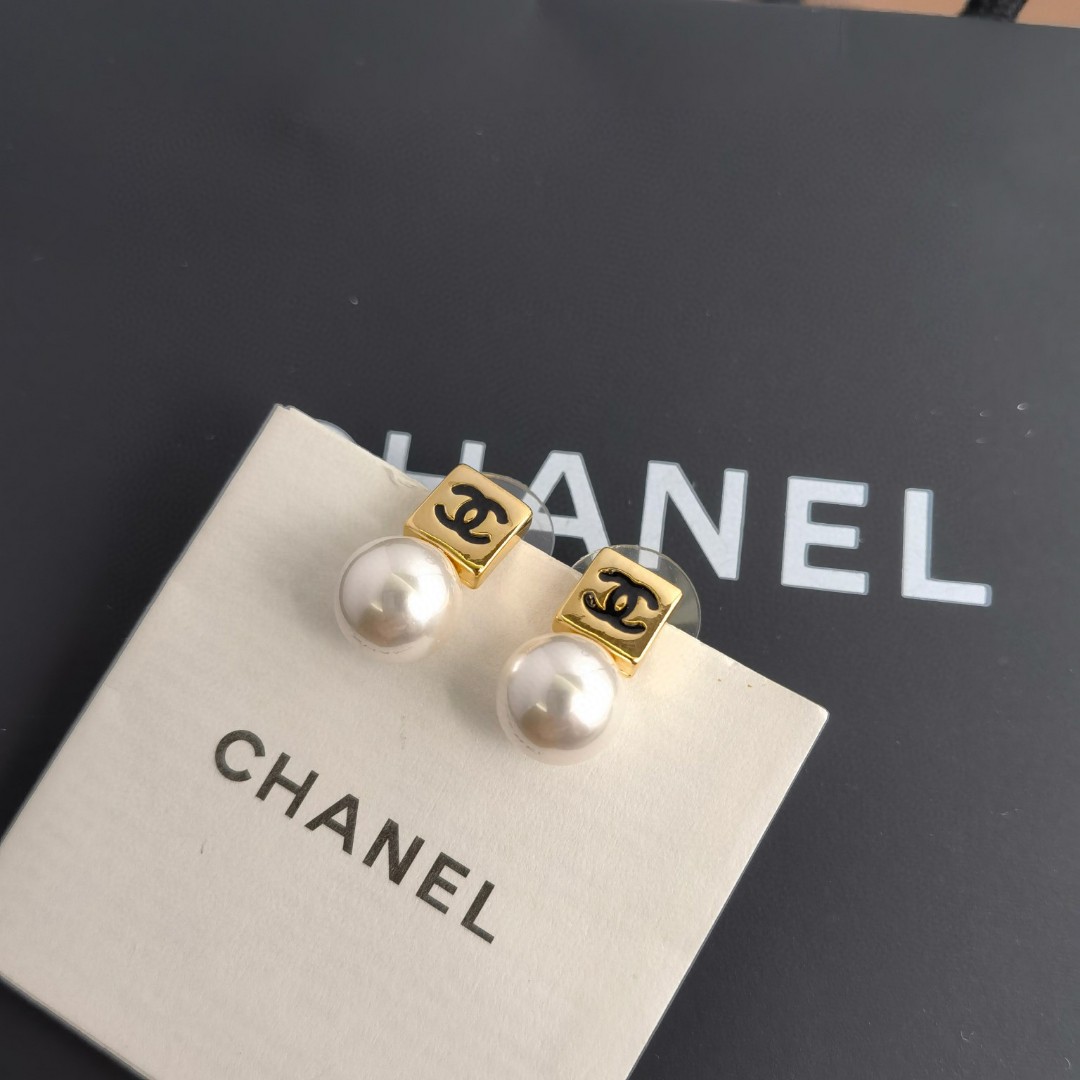 Chanel Earring