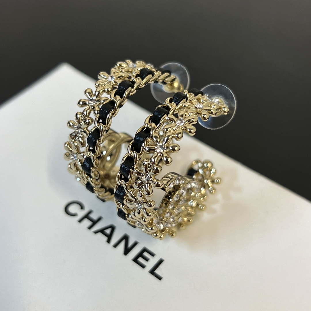Chanel earring