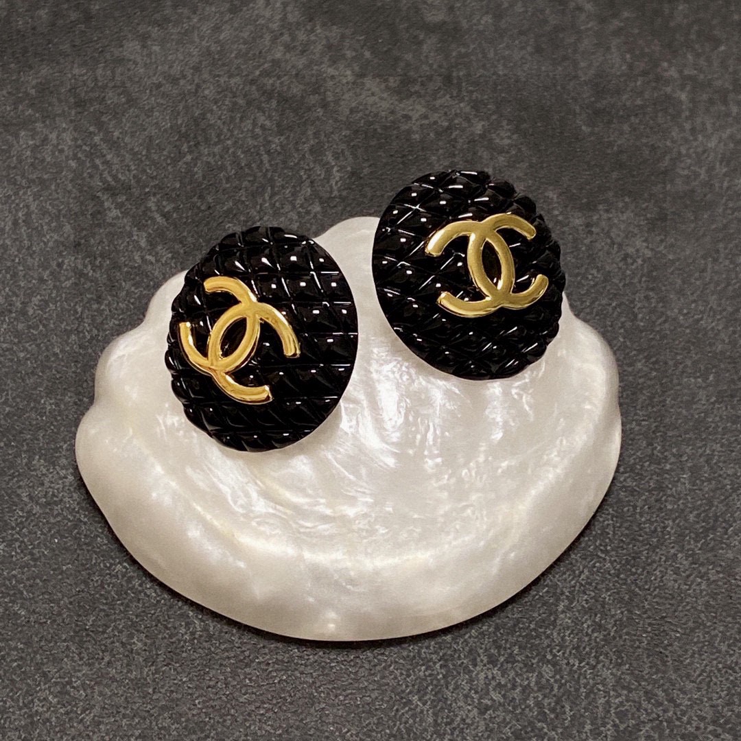 Chanel earring