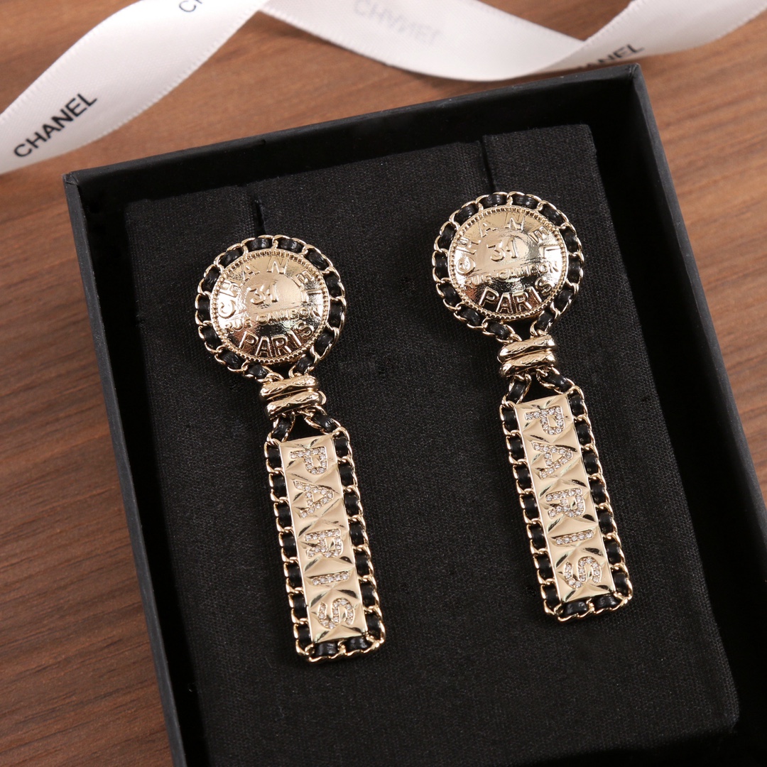 Chanel earring