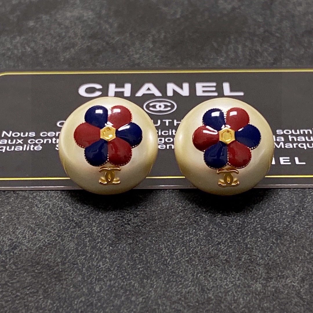 Chanel earring
