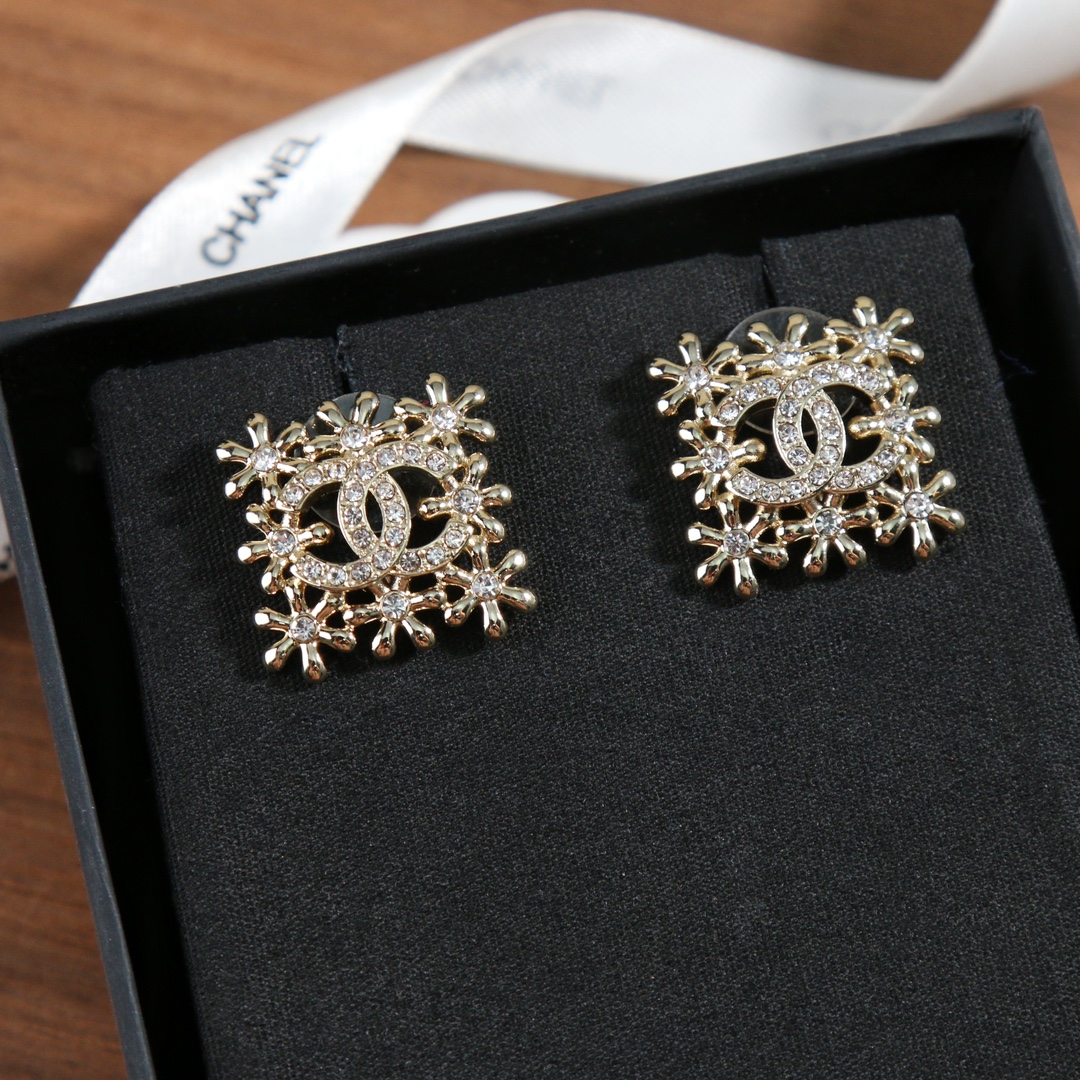 Chanel earring
