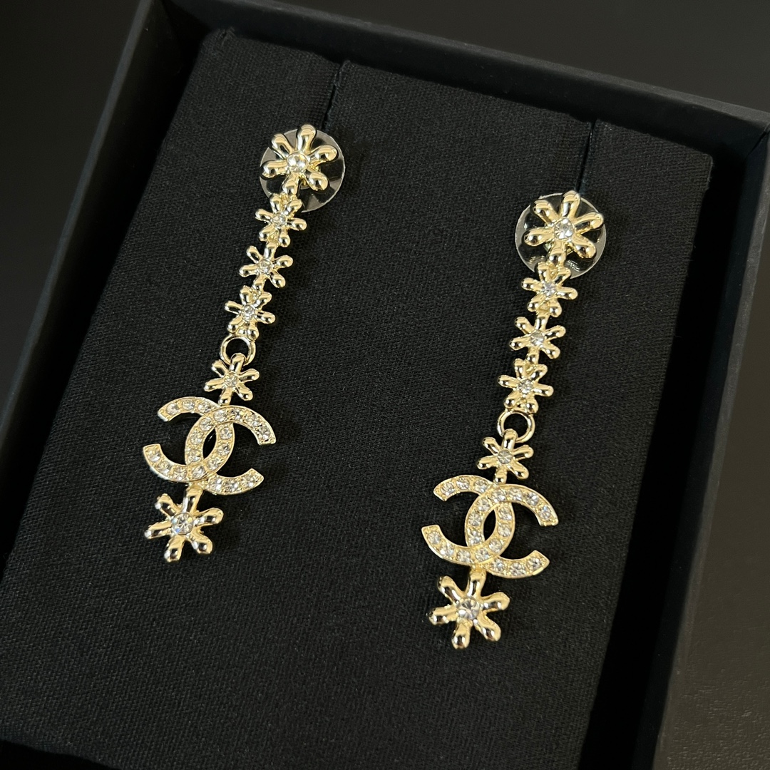 Chanel earring