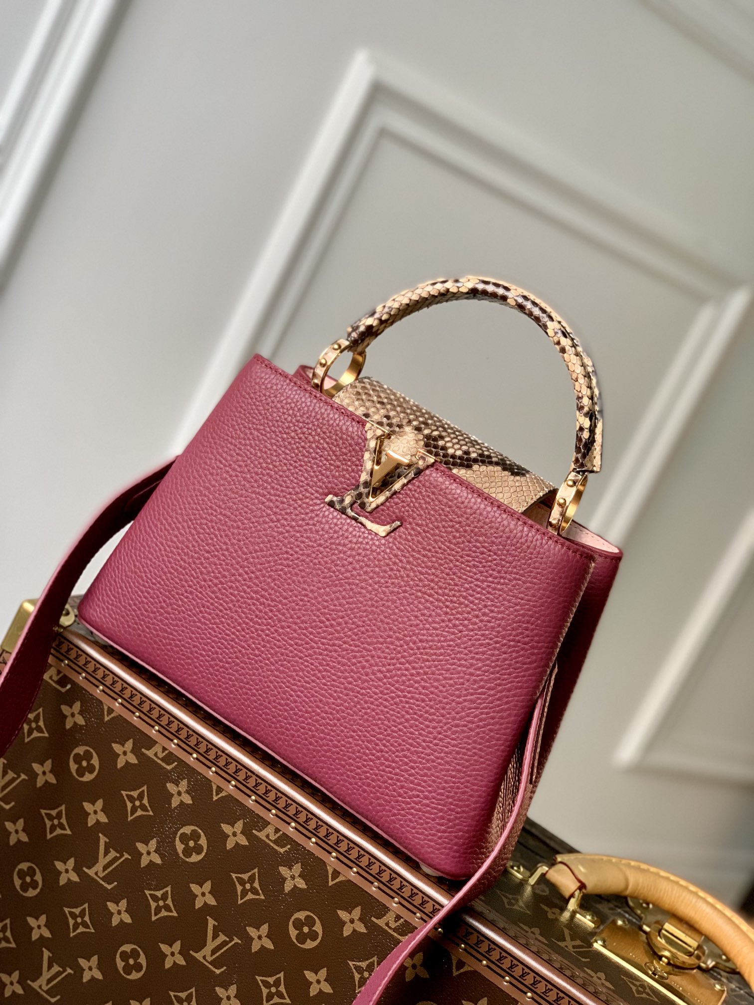 Louis Vuitton Capucines M21127(27×18×9 CM)
