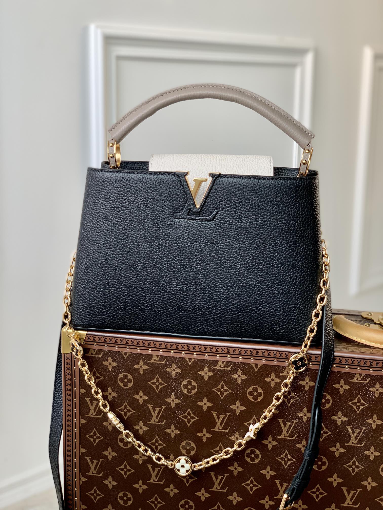 Louis Vuitton Capucines(31.5 x 20 x 11CM)