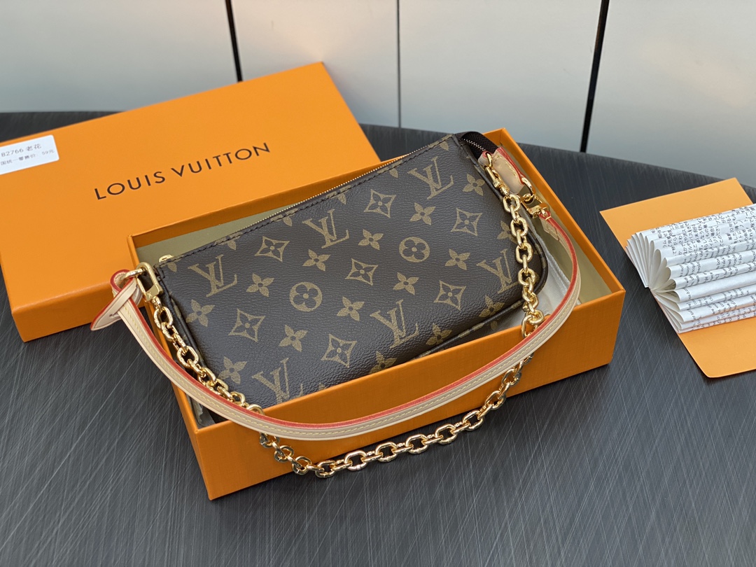 Louis Vuitton  Pochette Accessoires (23.5 x 13.5 x 4 CM)