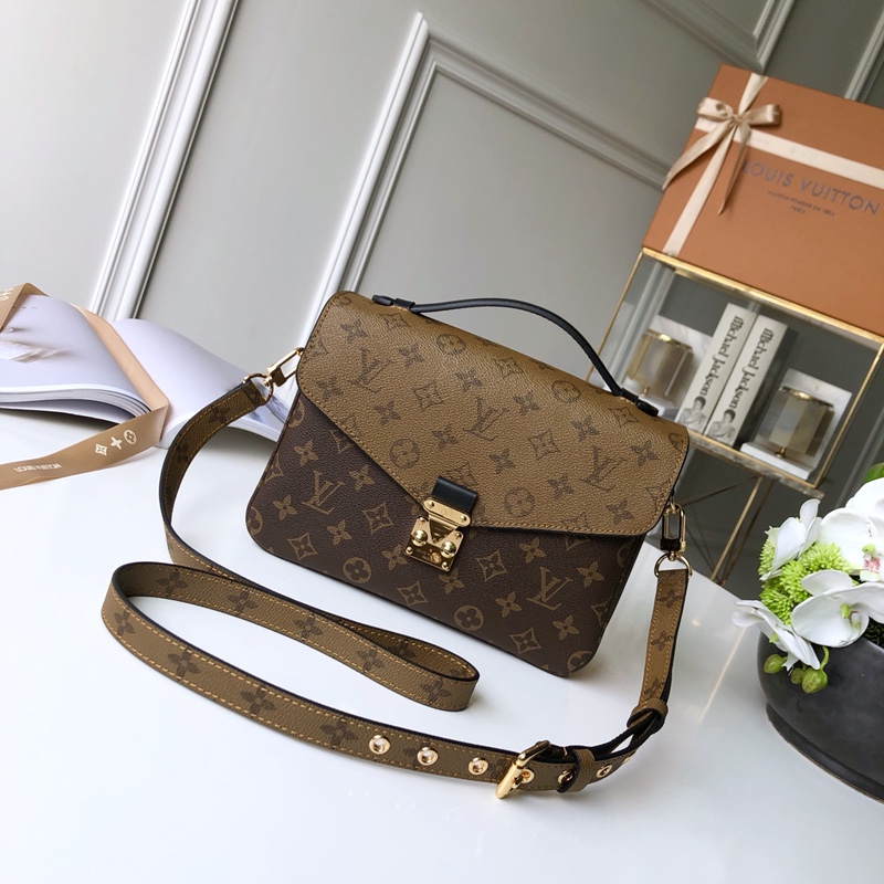 Louis Vuitton Pochette Metis (25 x 19x 7CM)