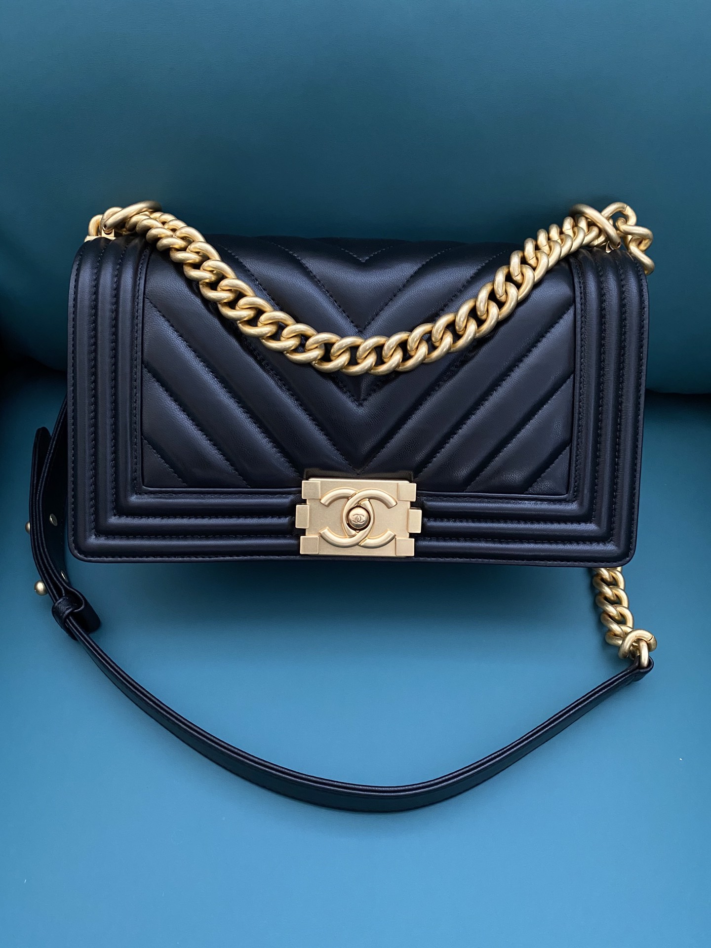 Ch*nel Boy Bag Labskin Leather(15×25×9CM)