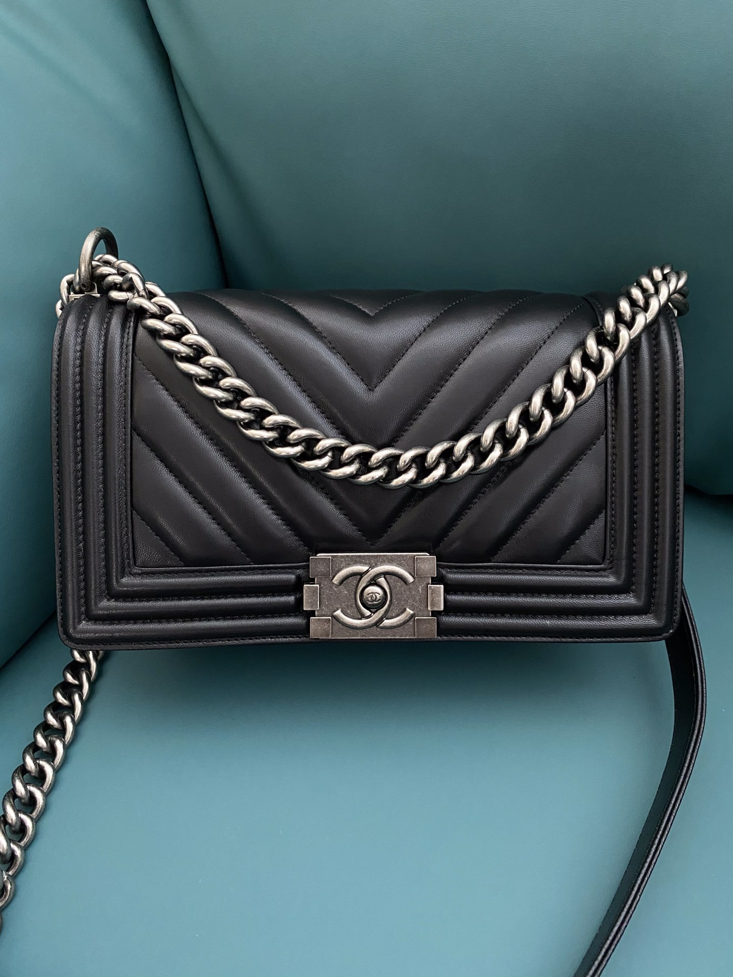 Ch*nel Boy Bag Labskin Leather(15×25×9CM)