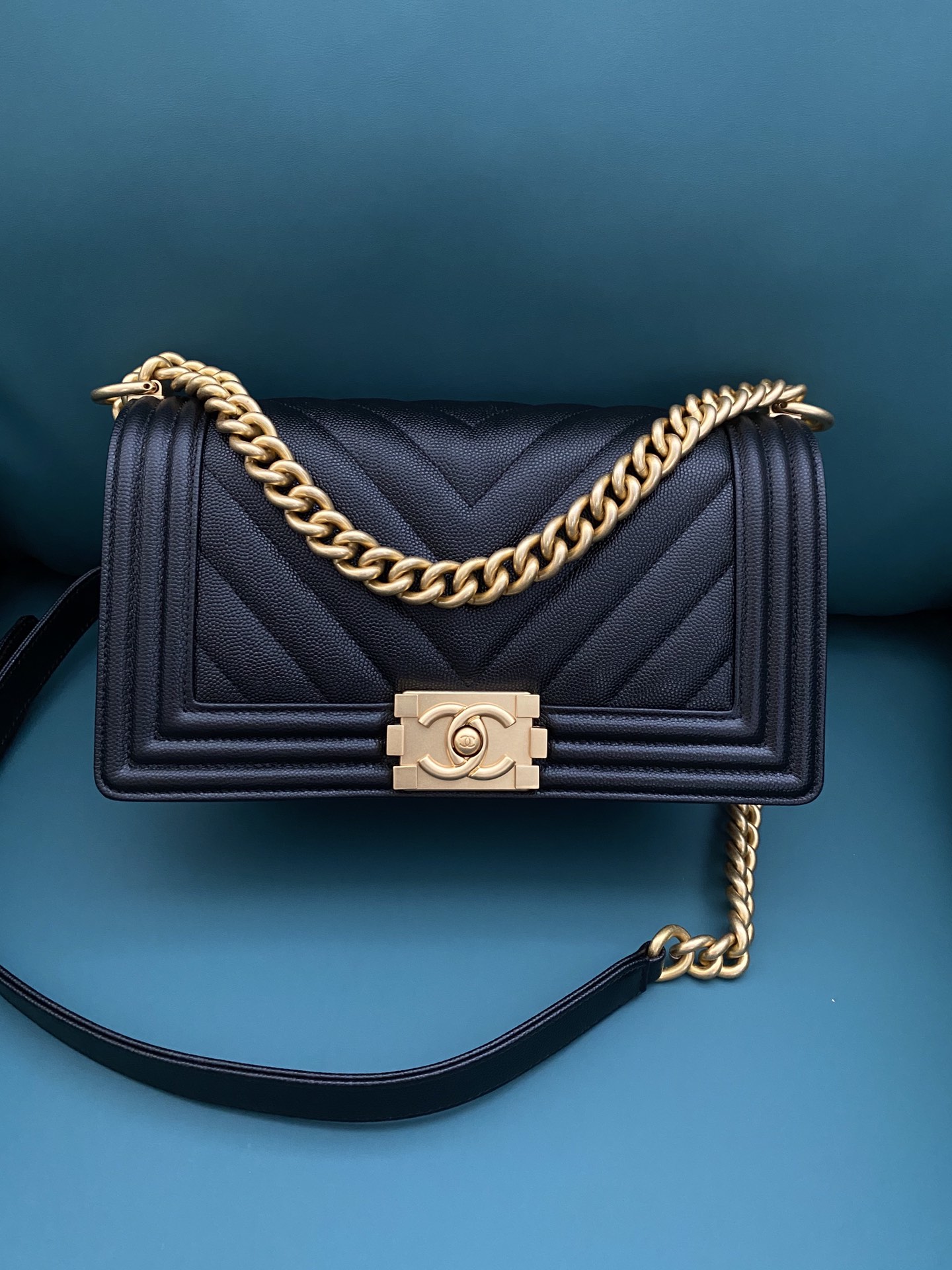 Ch*nel Boy Bag Caviar Leather With Ancient Gold Hardware(15×25×9CM)