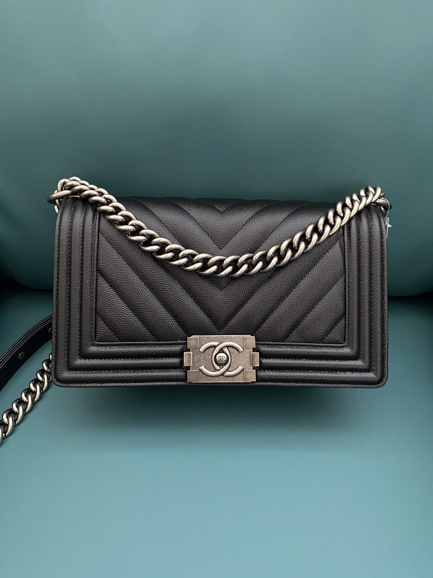 Ch*nel Boy Bag With Ancient Silver Hardware(15×25×9CM)